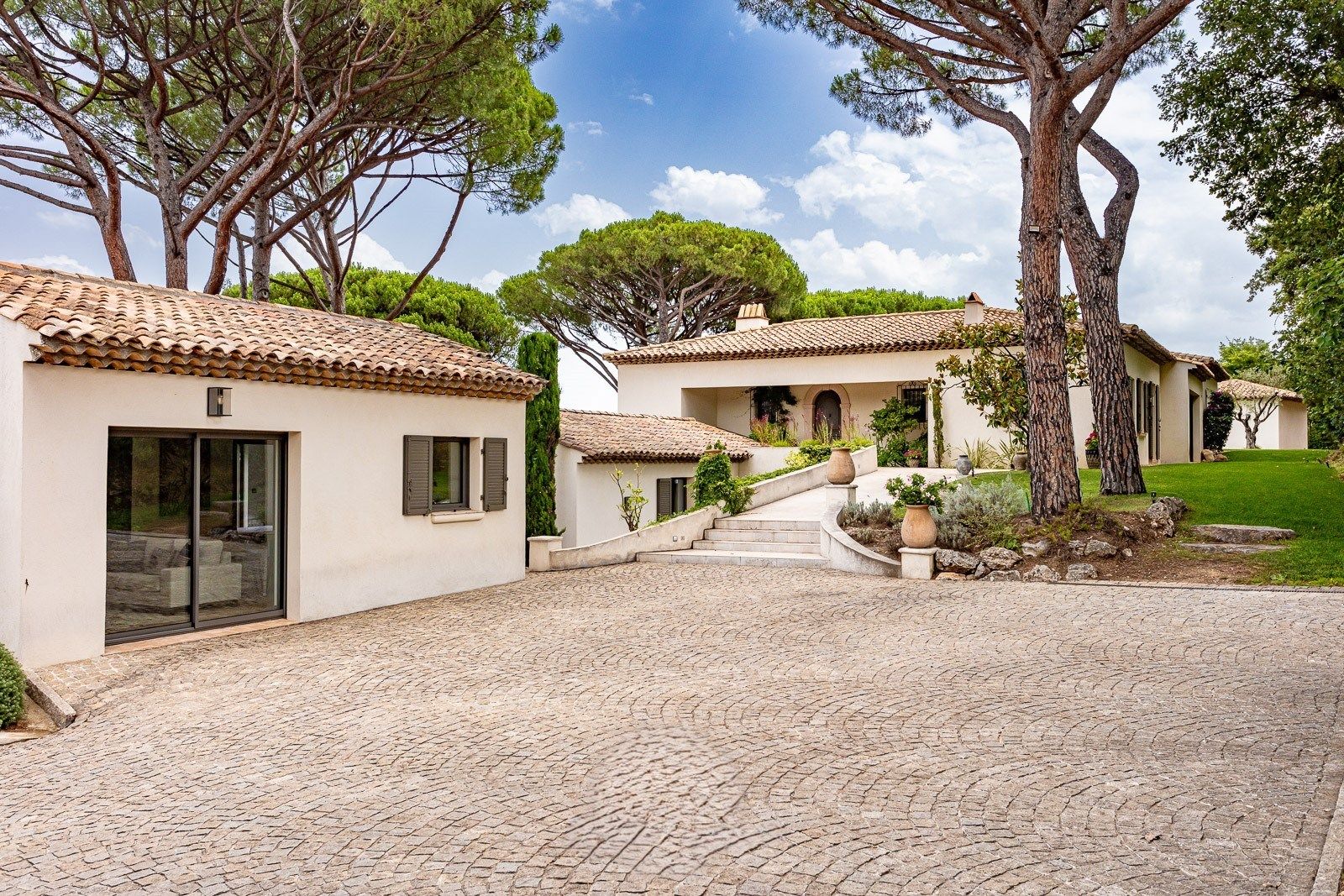 maison 10 Pièces en vente sur GASSIN (83580)