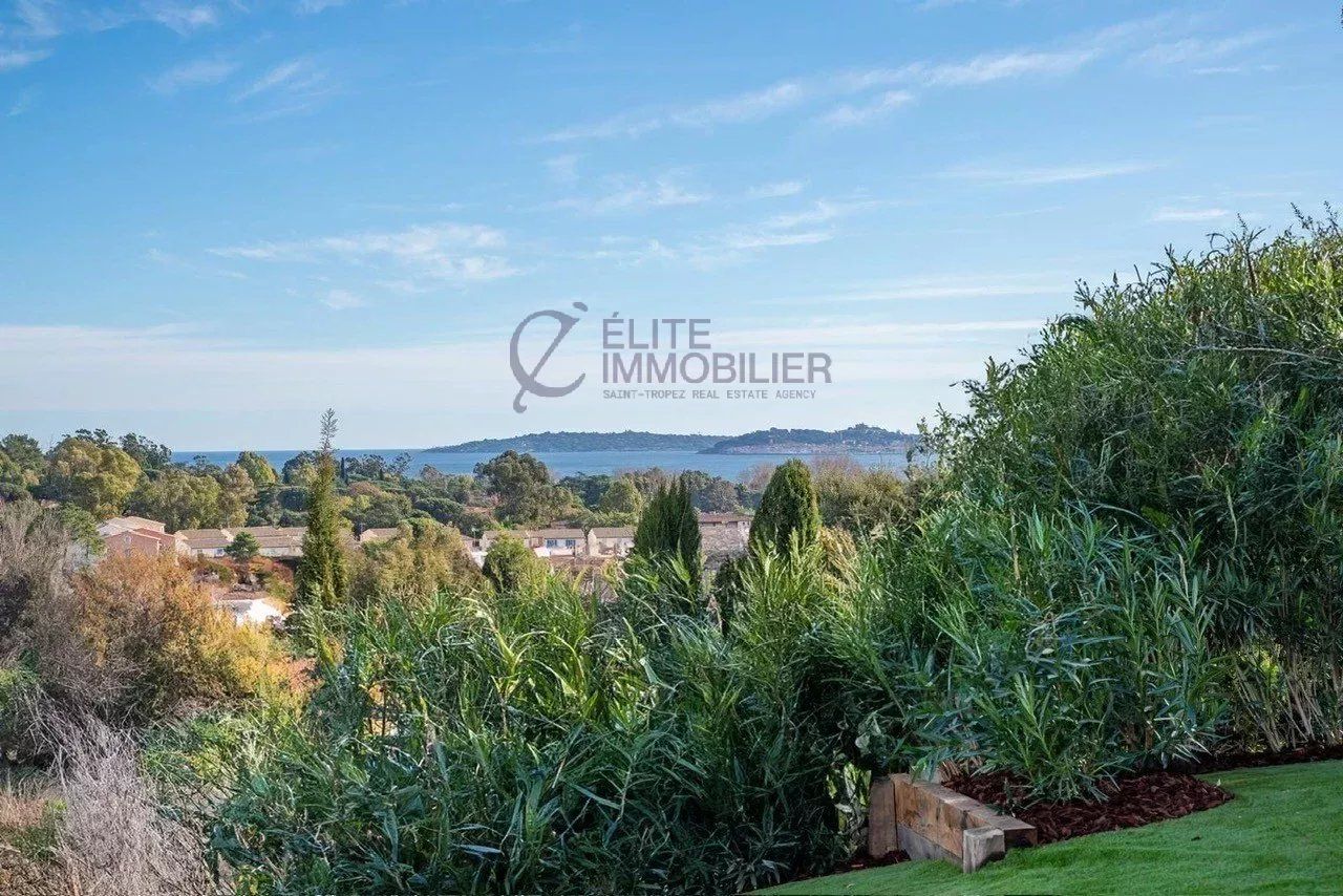villa 6 Rooms for sale on Grimaud (83310)