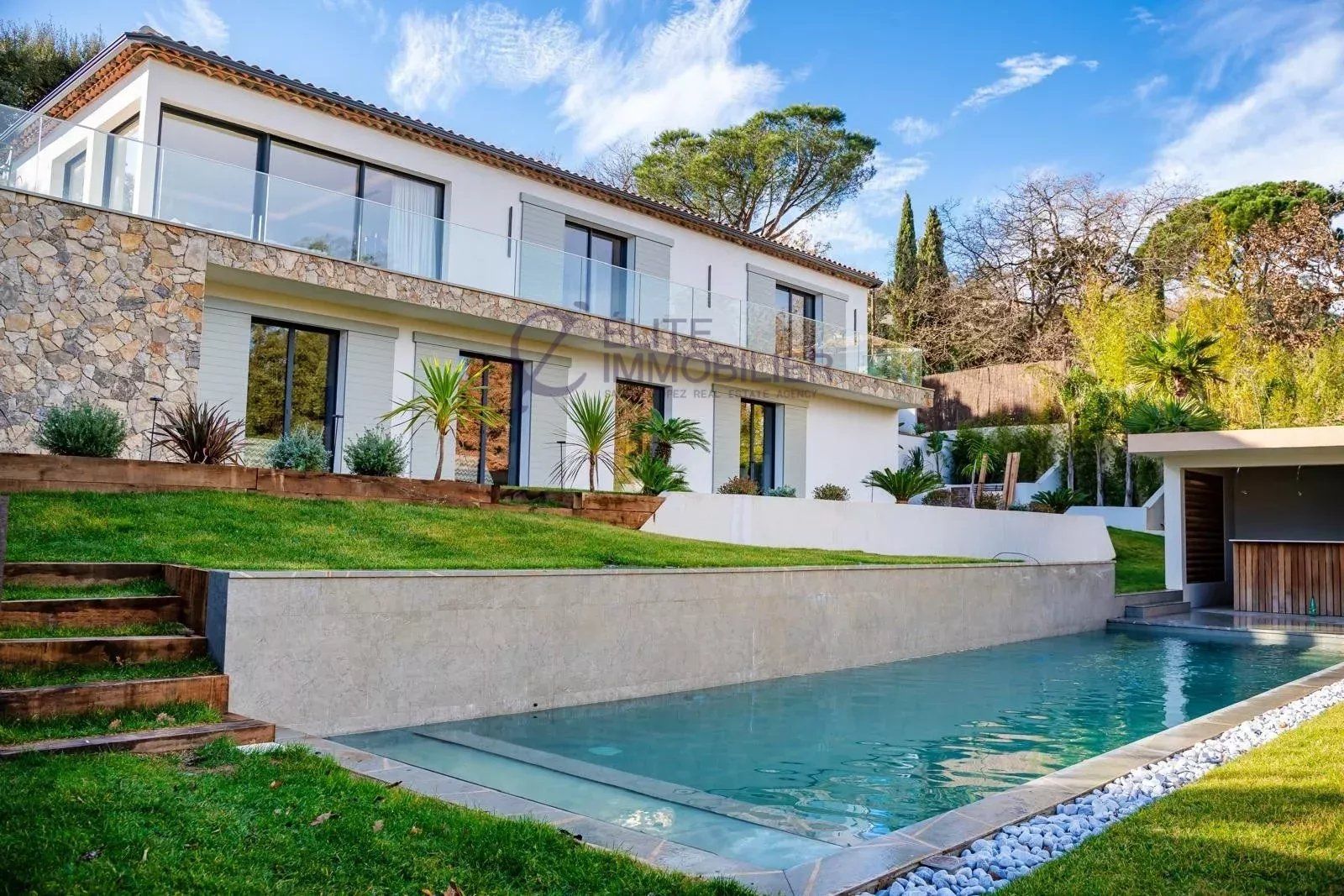 villa 6 Rooms for sale on Grimaud (83310)
