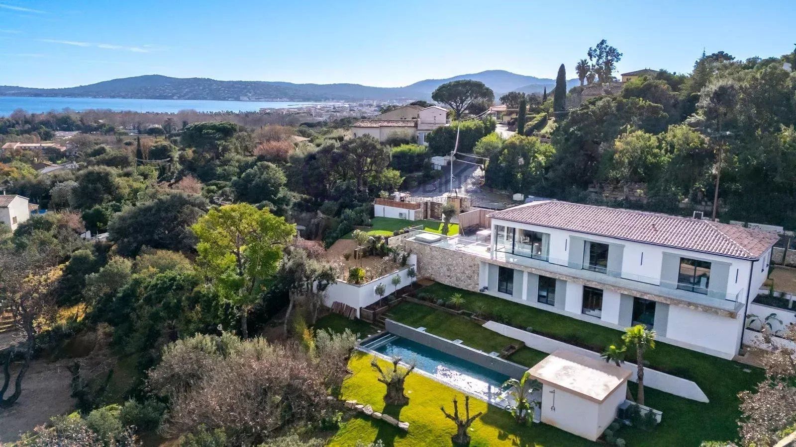 villa 6 Rooms for sale on Grimaud (83310)