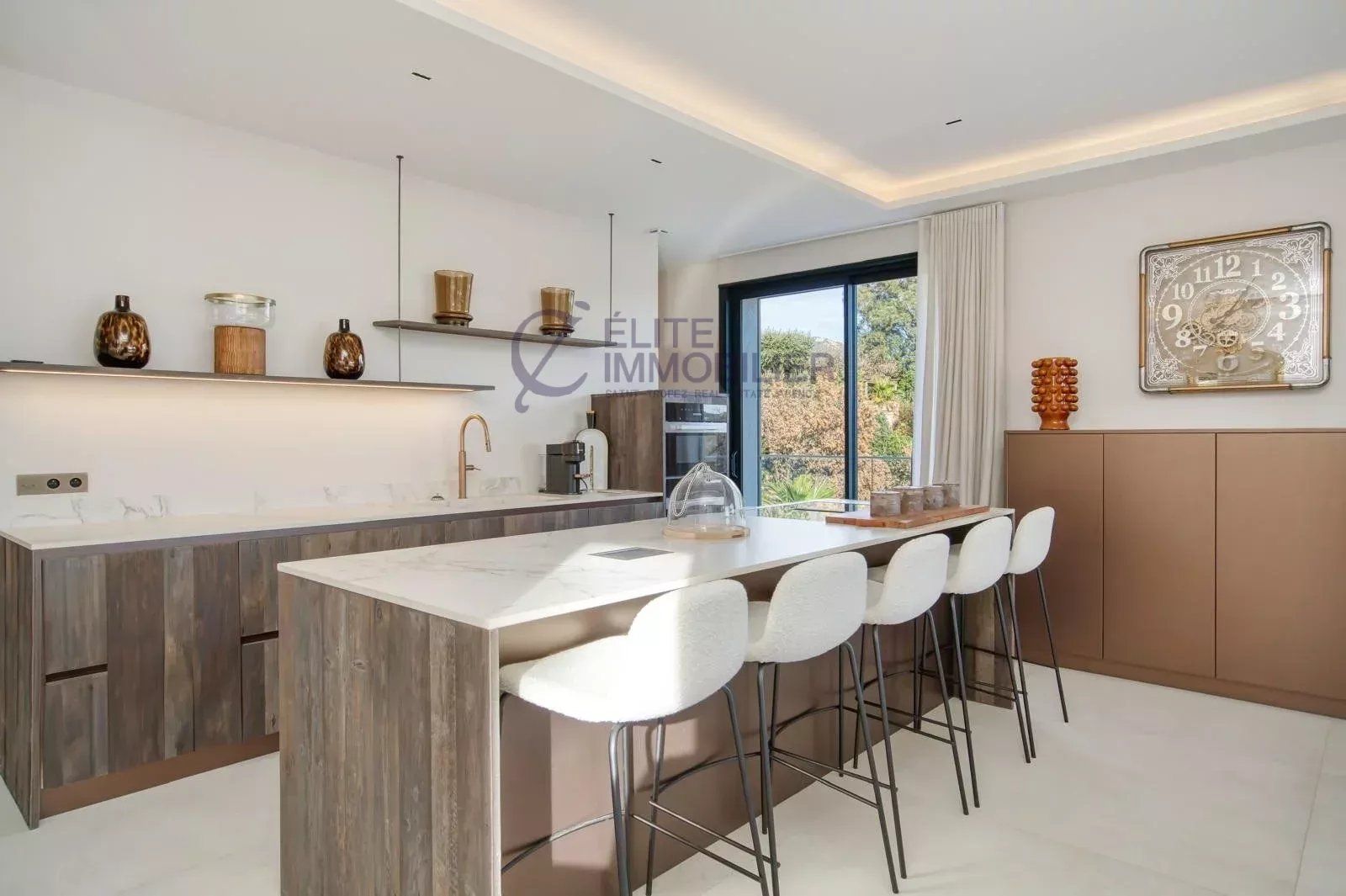 villa 6 Rooms for sale on Grimaud (83310)