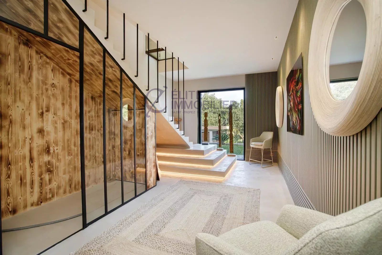 villa 6 Rooms for sale on Grimaud (83310)