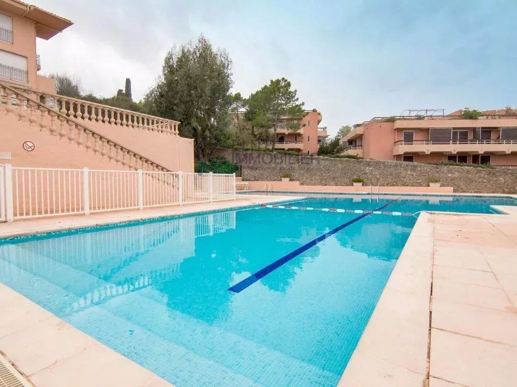 apartment 3 Rooms for sale on Saint-Tropez (83990)