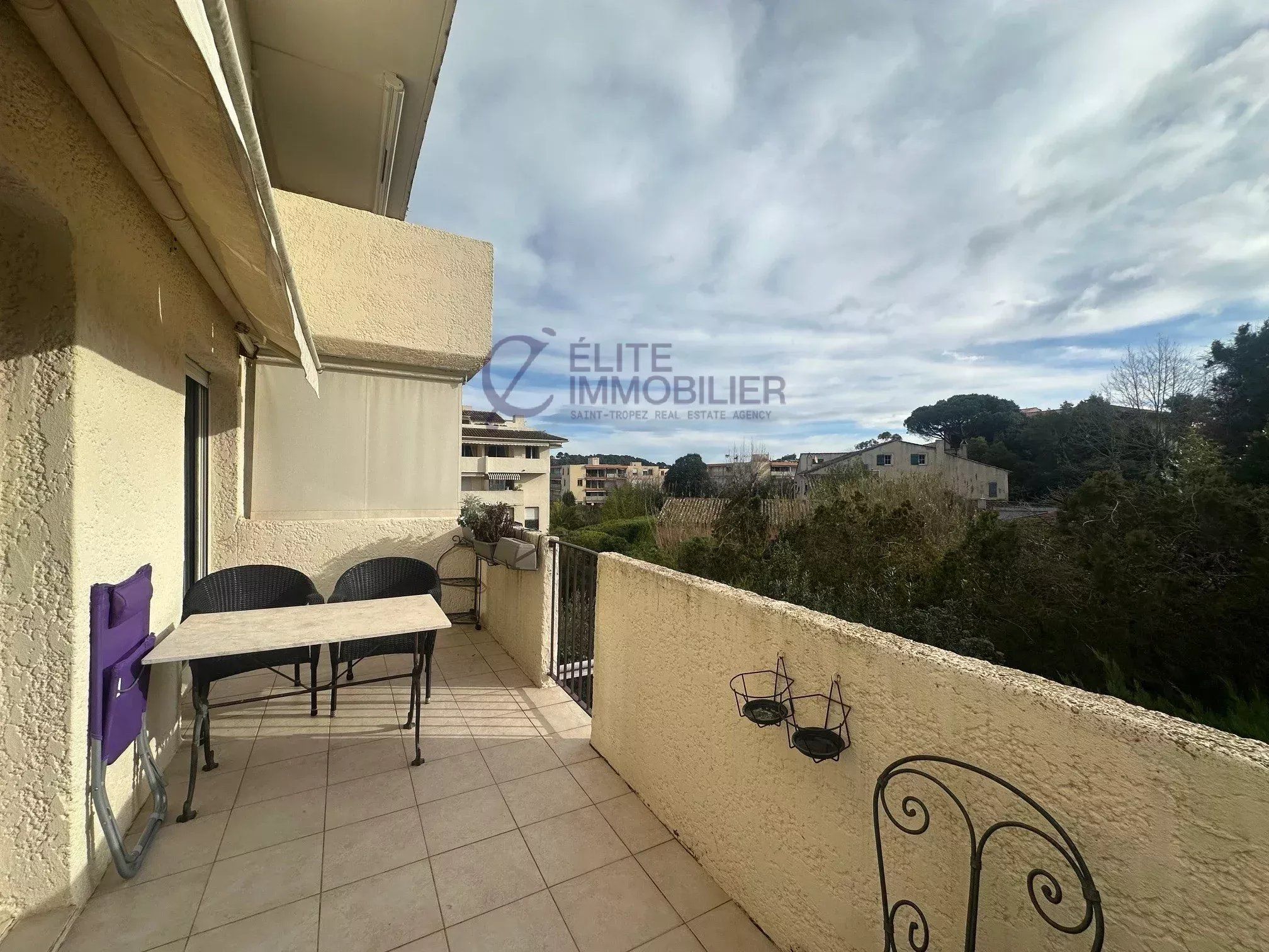 apartment 3 Rooms for sale on Saint-Tropez (83990)