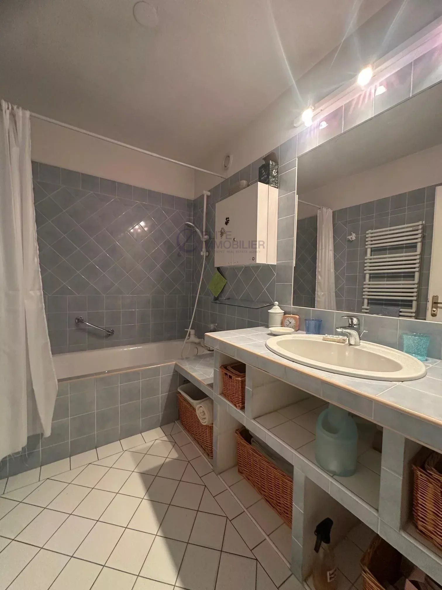 apartment 3 Rooms for sale on Saint-Tropez (83990)