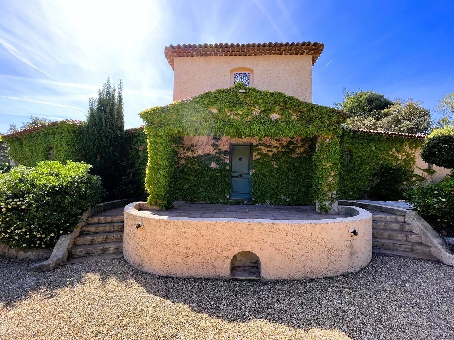 house 6 Rooms for sale on La Croix-Valmer (83420)