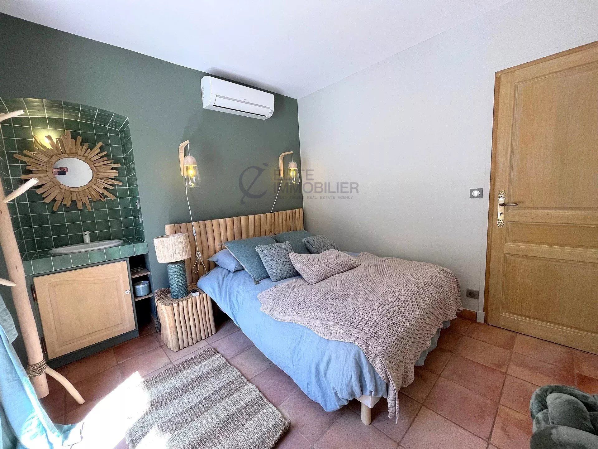 house 6 Rooms for sale on La Croix-Valmer (83420)