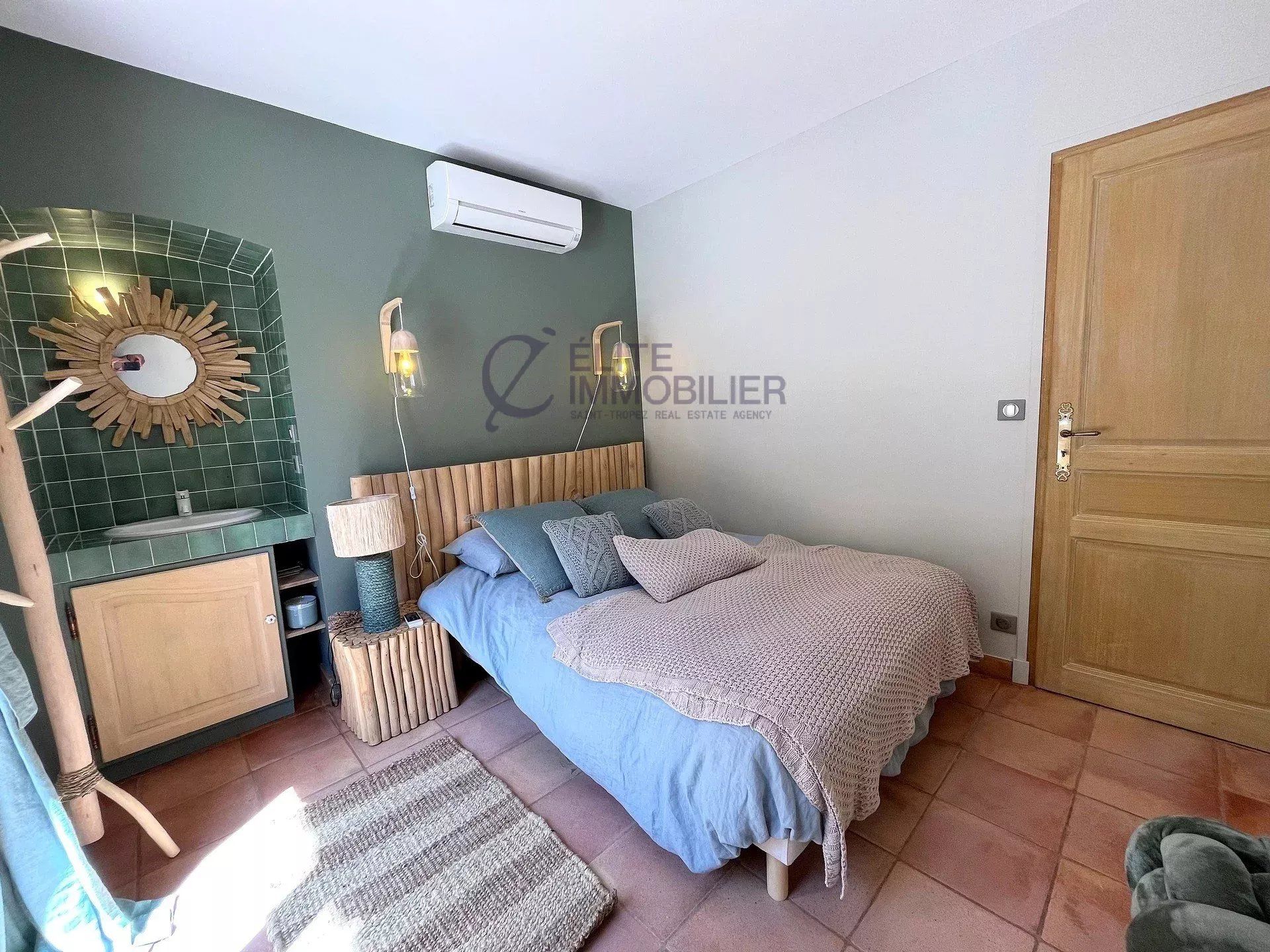 house 6 Rooms for sale on La Croix-Valmer (83420)
