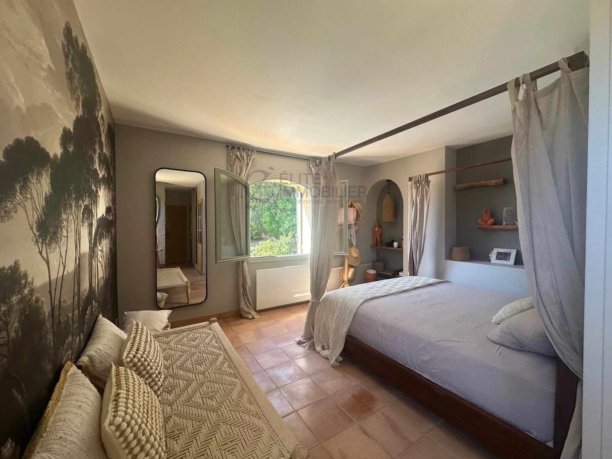 house 6 Rooms for sale on La Croix-Valmer (83420)