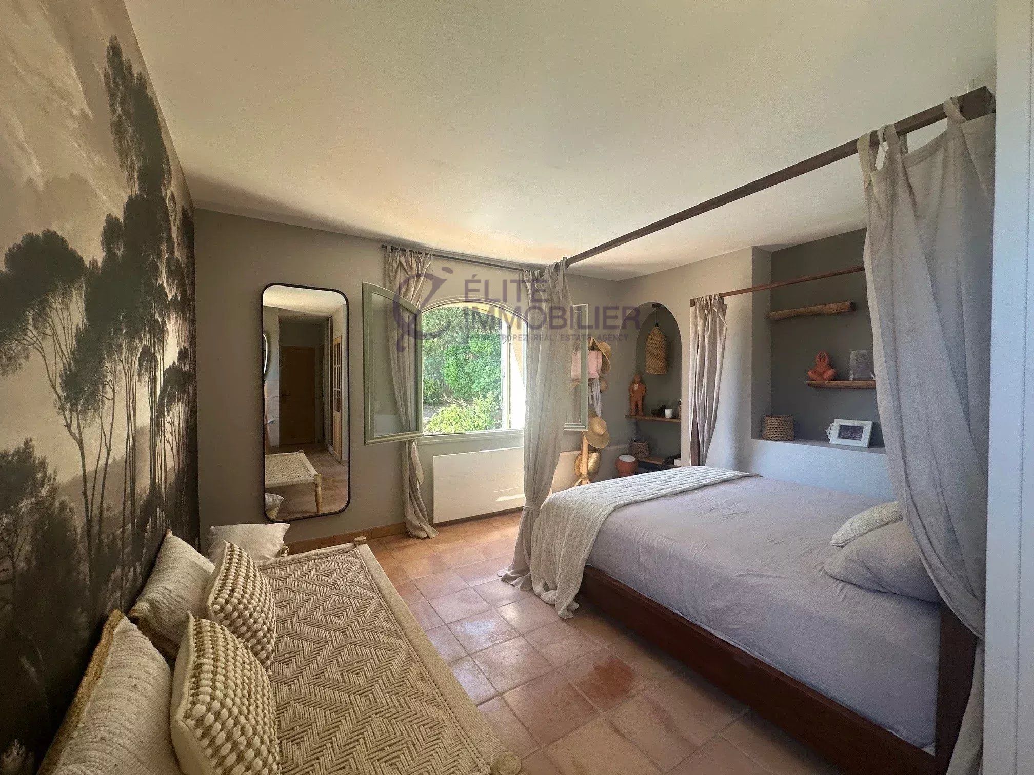 house 6 Rooms for sale on La Croix-Valmer (83420)