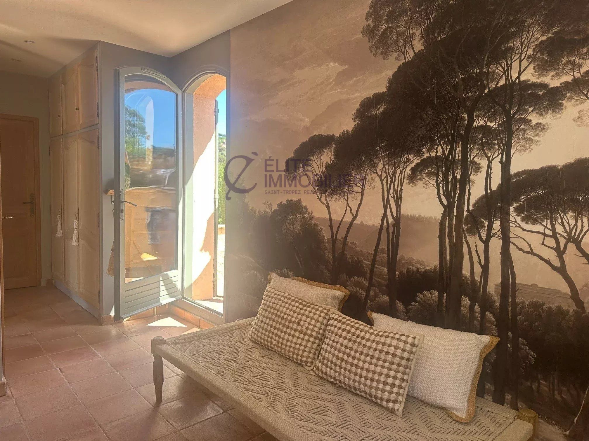 house 6 Rooms for sale on La Croix-Valmer (83420)