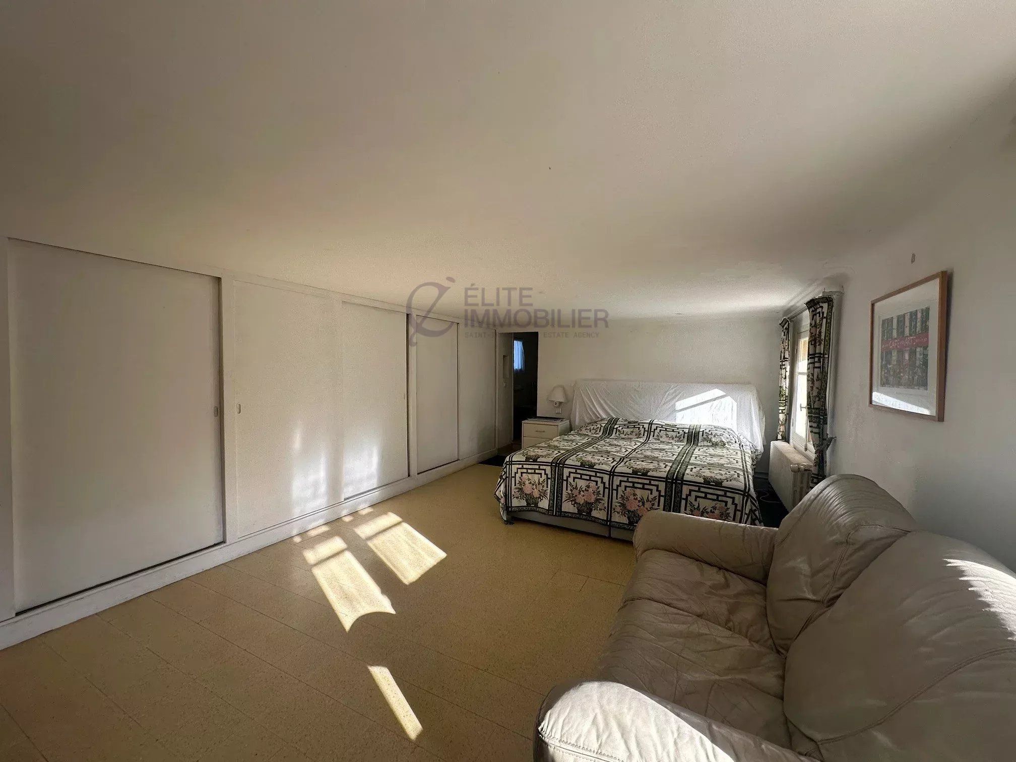 house 6 Rooms for sale on Saint-Tropez (83990)