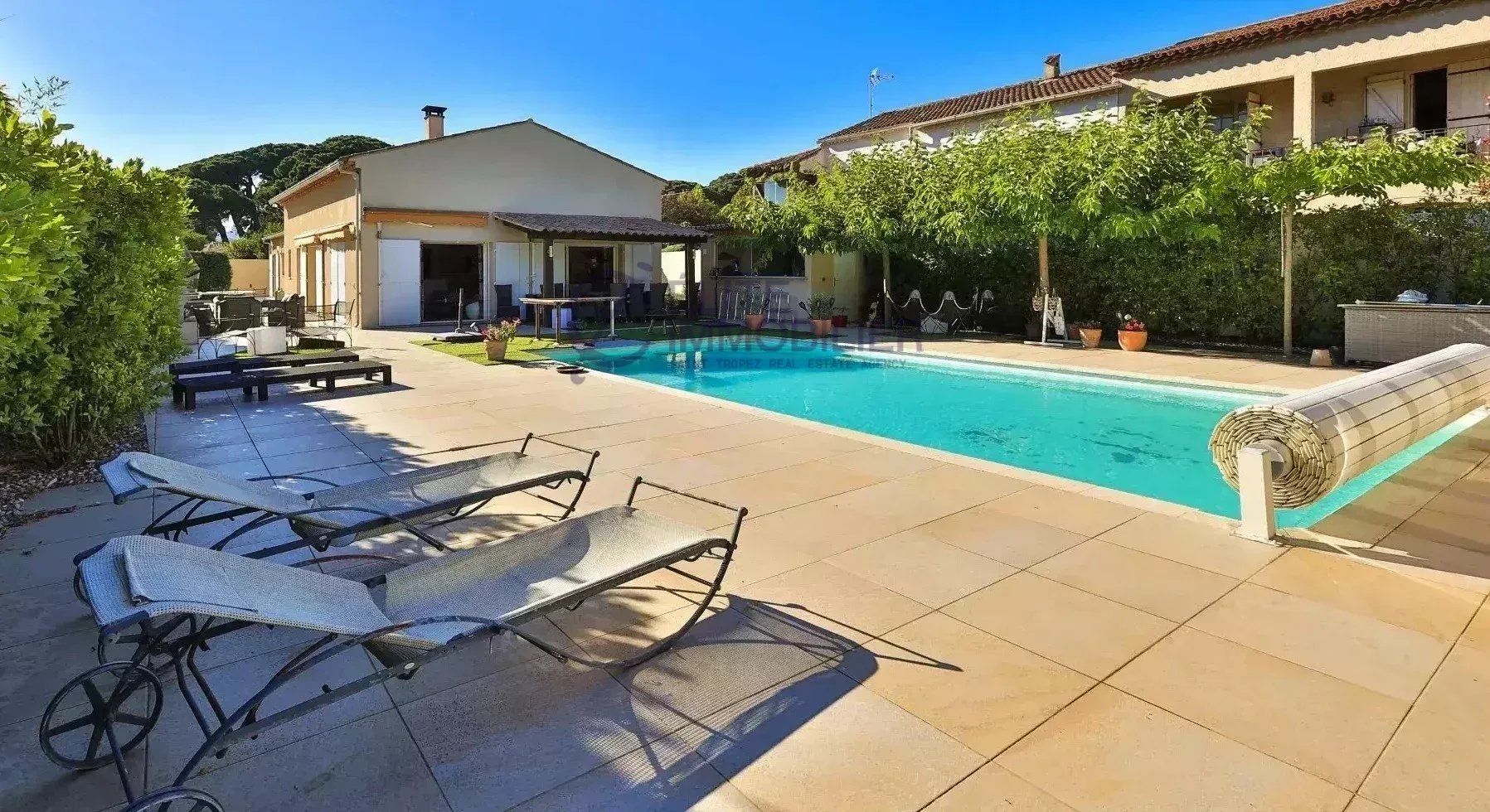 house 4 Rooms for sale on Saint-Tropez (83990)