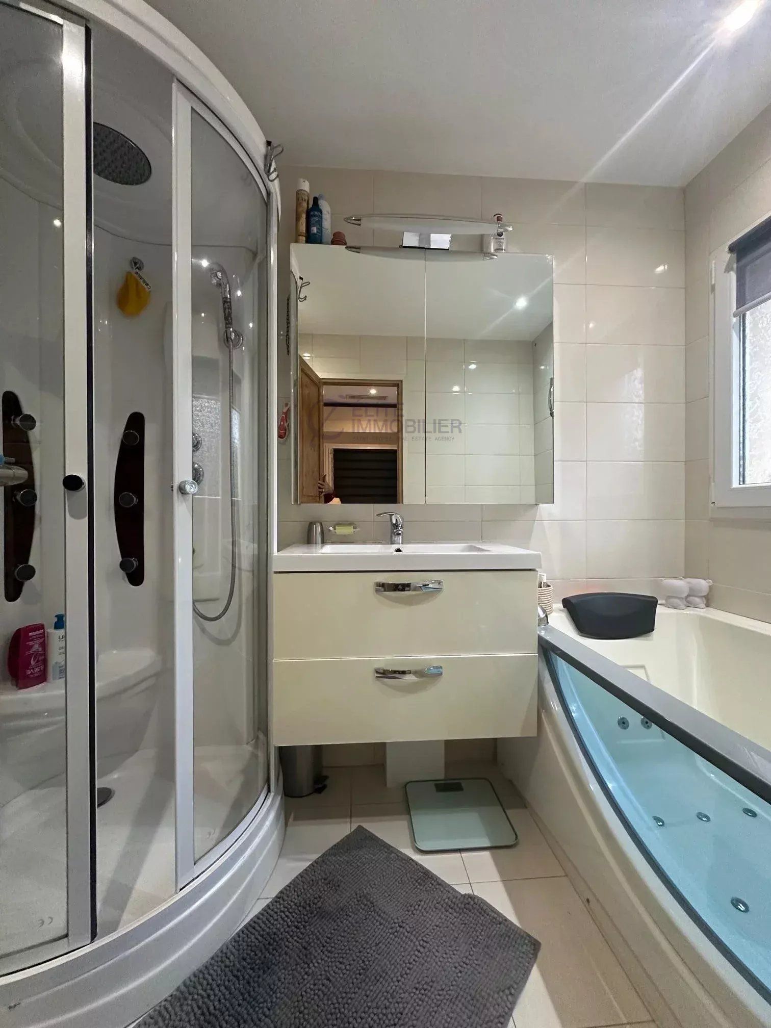 house 4 Rooms for sale on Saint-Tropez (83990)