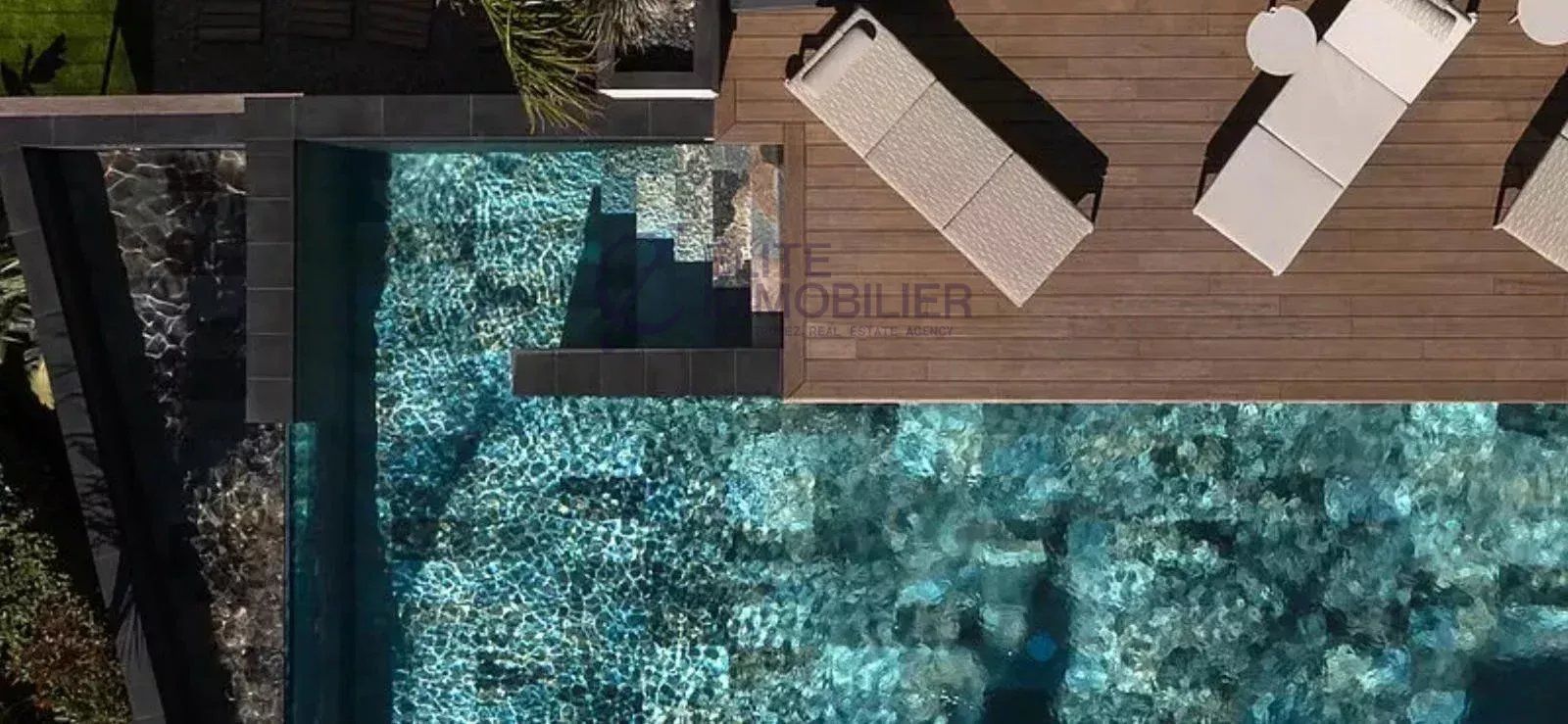 villa 8 Rooms for sale on Gassin (83580)