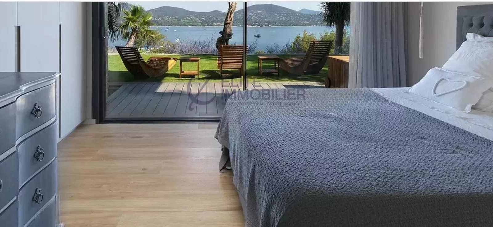 villa 8 Rooms for sale on Gassin (83580)