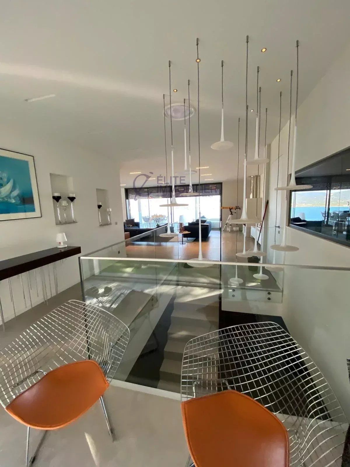 villa 8 Rooms for sale on Gassin (83580)