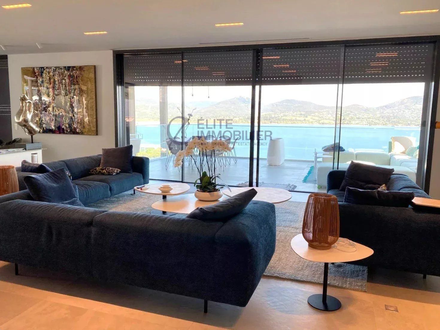 villa 8 Rooms for sale on Gassin (83580)