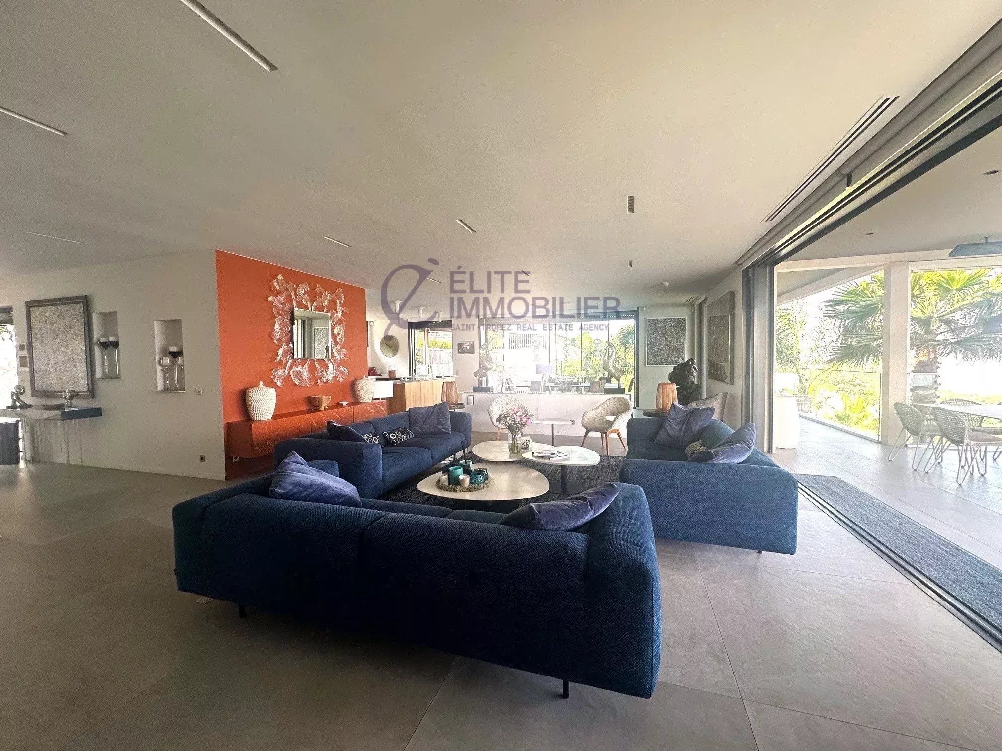 villa 8 Rooms for sale on Gassin (83580)