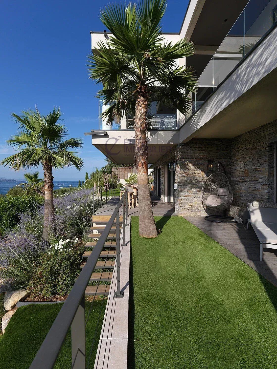 villa 8 Rooms for sale on Gassin (83580)