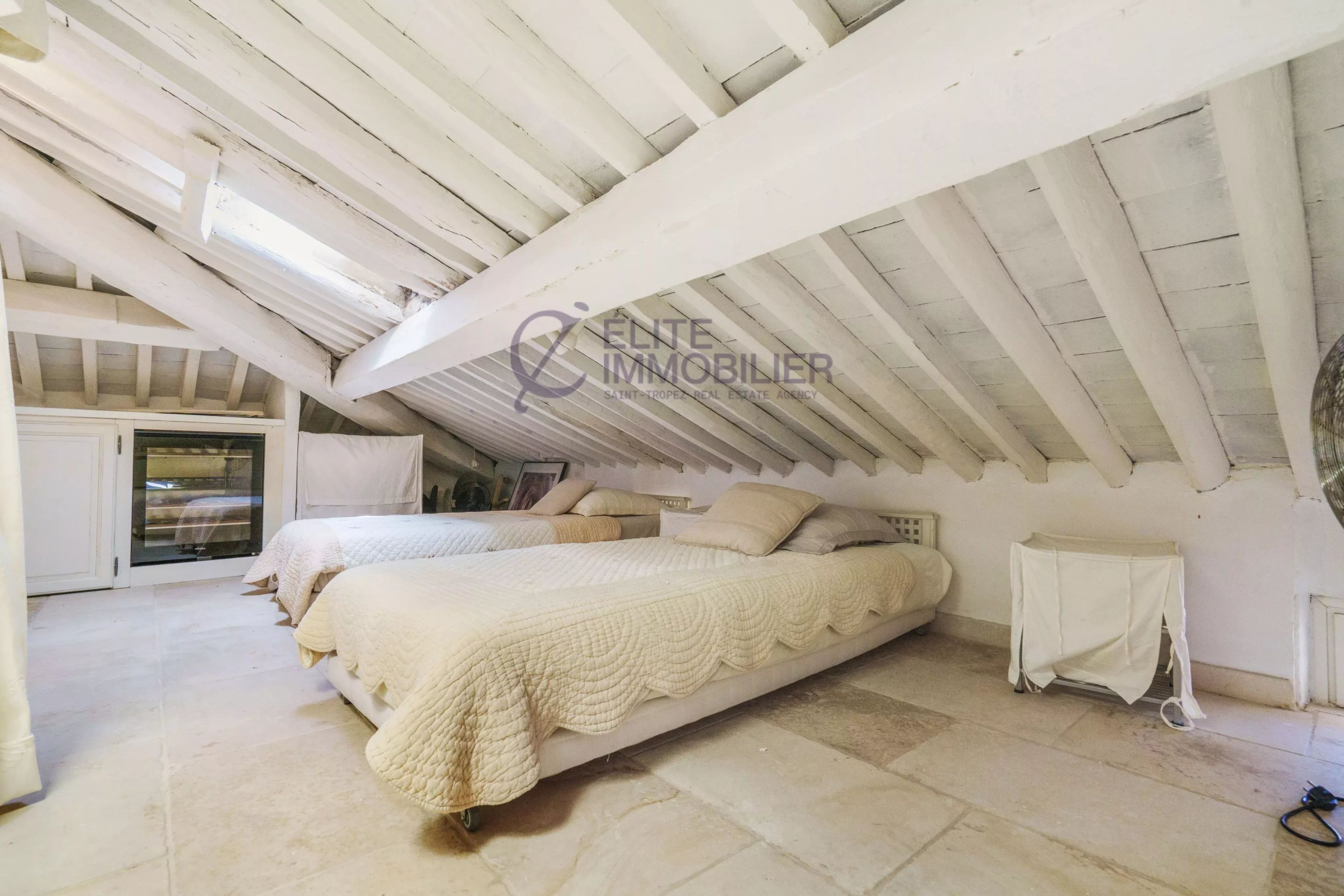 house 4 Rooms for sale on Saint-Tropez (83990)