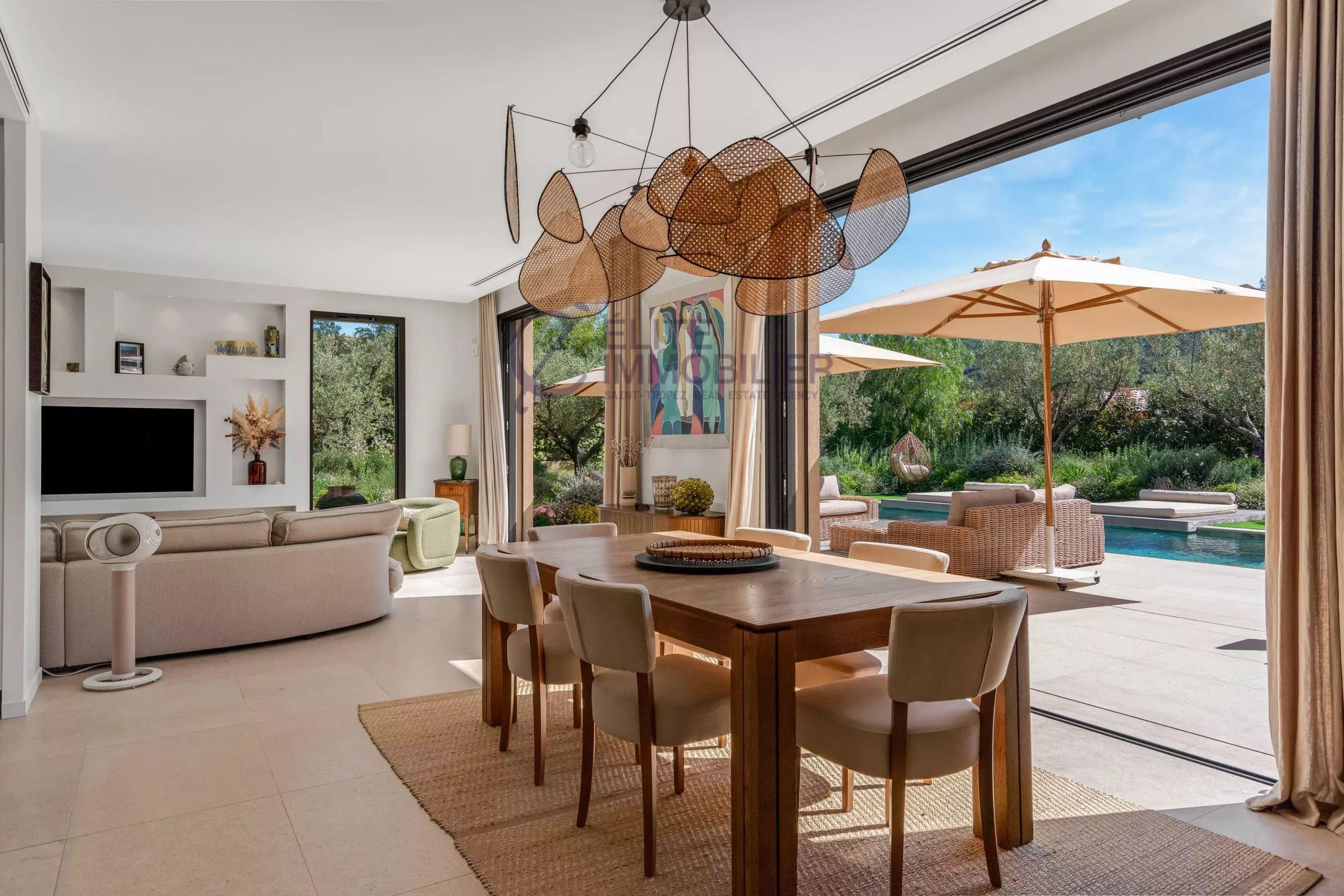 villa 6 Rooms for sale on Saint-Tropez (83990)